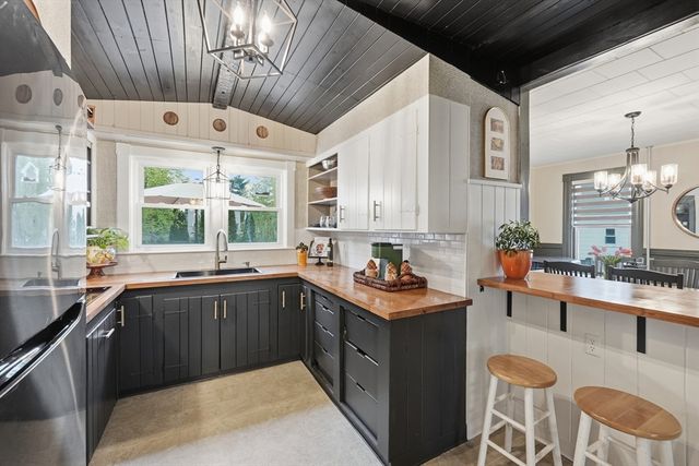 26 Fales St, Worcester, MA 01606