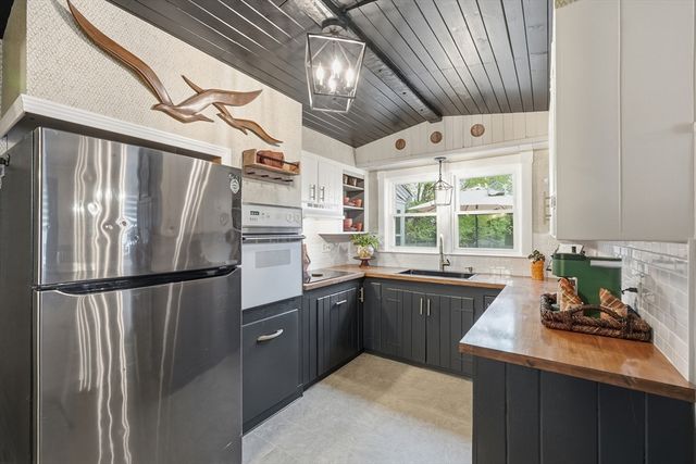 26 Fales St, Worcester, MA 01606