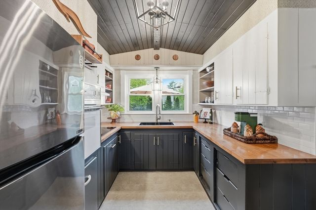 26 Fales St, Worcester, MA 01606