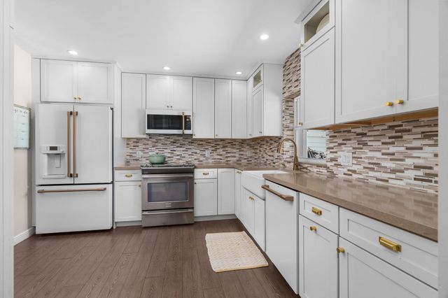 2740 NE 27th Court, Fort Lauderdale, FL 33306