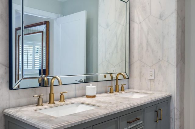 2740 NE 27th Court, Fort Lauderdale, FL 33306