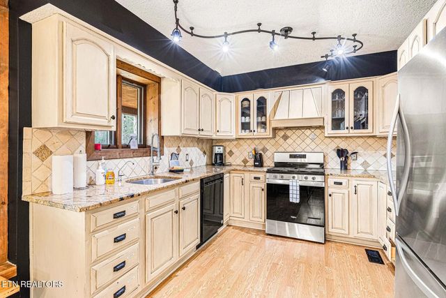 1293 Laurel Lick Rd, Sevierville, TN 37862
