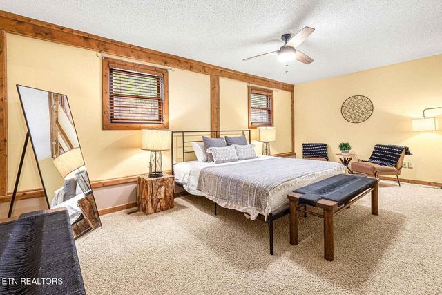 1293 Laurel Lick Rd, Sevierville, TN 37862
