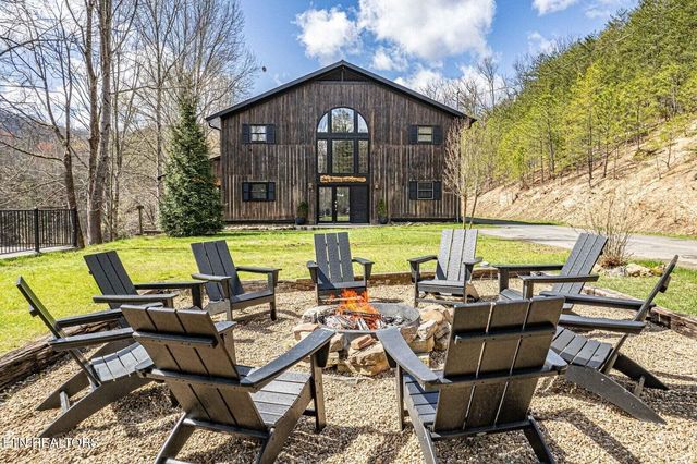 1293 Laurel Lick Rd, Sevierville, TN 37862