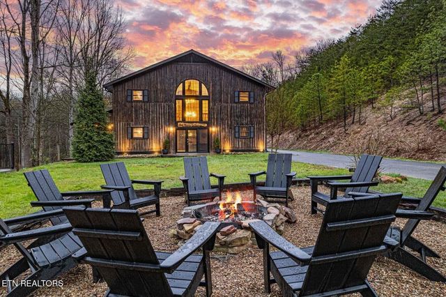 1293 Laurel Lick Rd, Sevierville, TN 37862