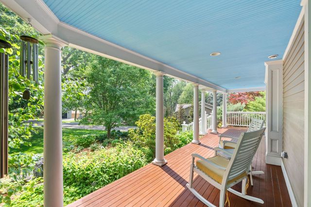 607 Ivy Falls Avenue, Mendota Heights, MN 55118