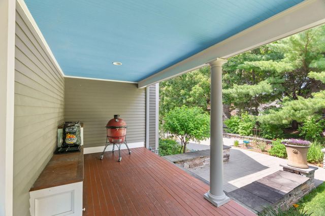 607 Ivy Falls Avenue, Mendota Heights, MN 55118