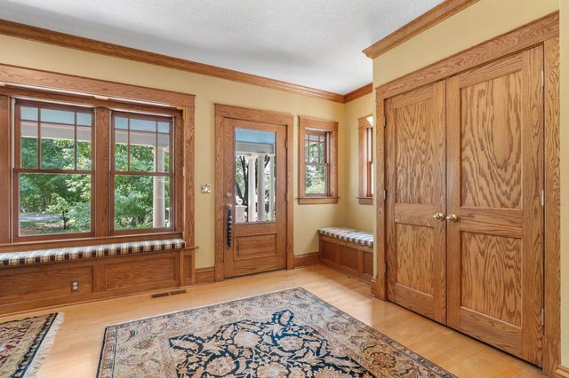 607 Ivy Falls Avenue, Mendota Heights, MN 55118
