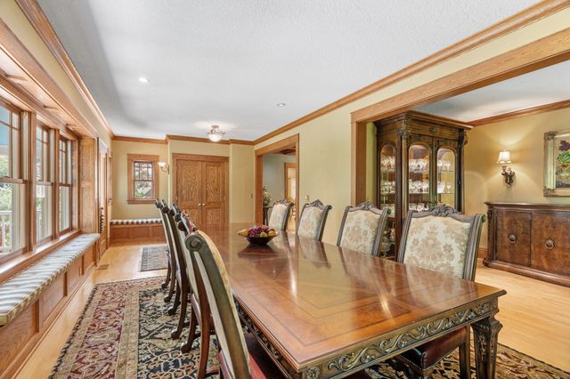 607 Ivy Falls Avenue, Mendota Heights, MN 55118