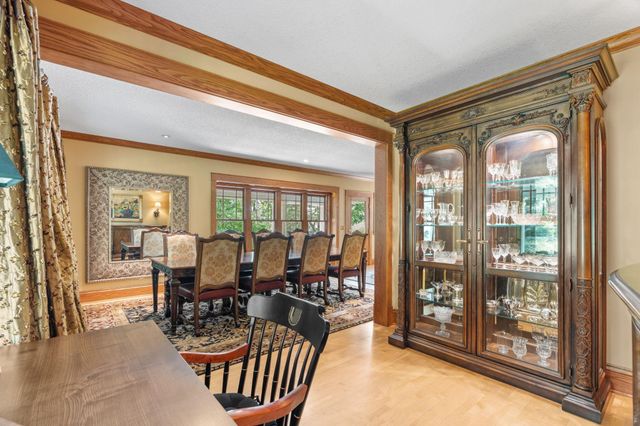 607 Ivy Falls Avenue, Mendota Heights, MN 55118