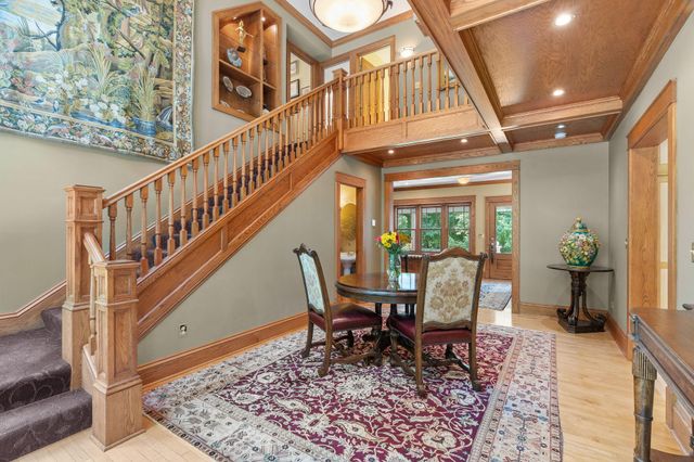 607 Ivy Falls Avenue, Mendota Heights, MN 55118
