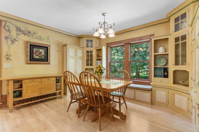 607 Ivy Falls Avenue, Mendota Heights, MN 55118