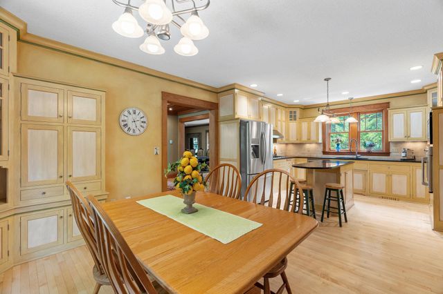 607 Ivy Falls Avenue, Mendota Heights, MN 55118