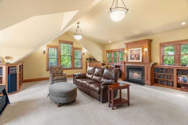 607 Ivy Falls Avenue, Mendota Heights, MN 55118