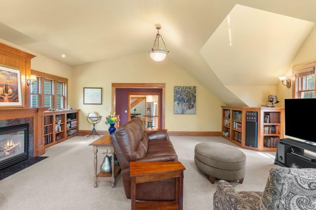 607 Ivy Falls Avenue, Mendota Heights, MN 55118