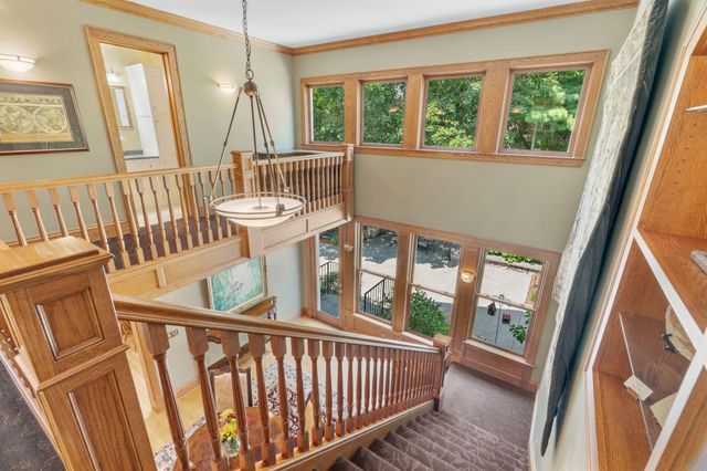 607 Ivy Falls Avenue, Mendota Heights, MN 55118