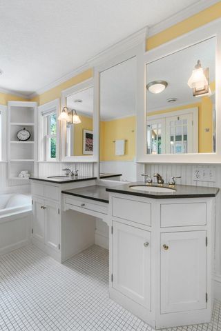 607 Ivy Falls Avenue, Mendota Heights, MN 55118