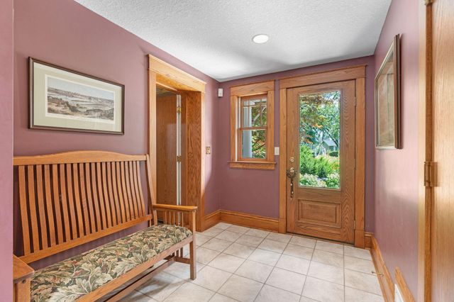 607 Ivy Falls Avenue, Mendota Heights, MN 55118