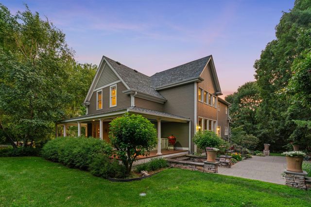 607 Ivy Falls Avenue, Mendota Heights, MN 55118