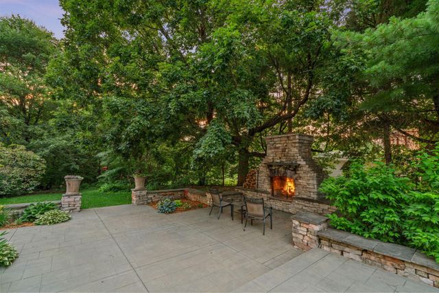 607 Ivy Falls Avenue, Mendota Heights, MN 55118