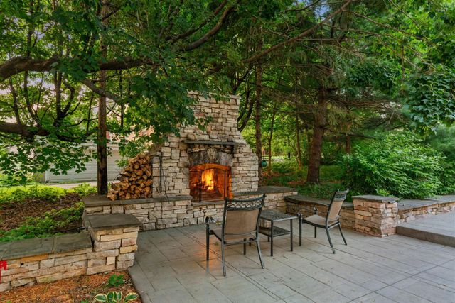607 Ivy Falls Avenue, Mendota Heights, MN 55118