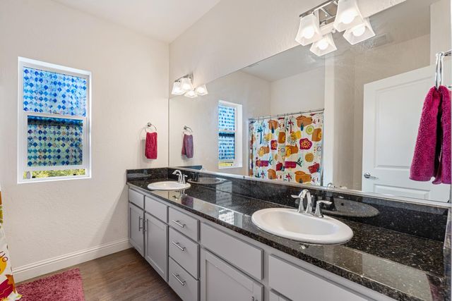 4473 W Langden Drive, Fresno, CA 93722