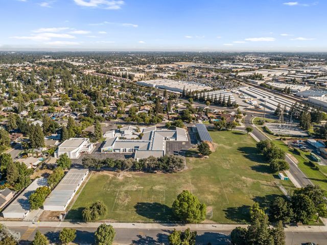 4473 W Langden Drive, Fresno, CA 93722