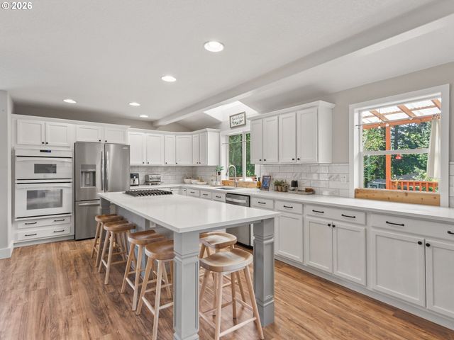 724 E 7TH St, La Center, WA 98629