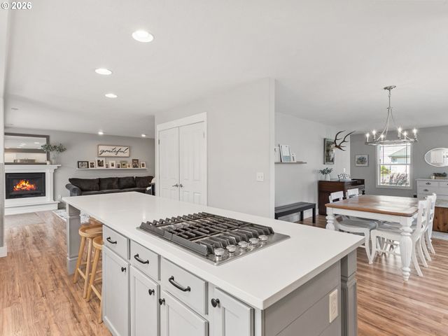 724 E 7TH St, La Center, WA 98629