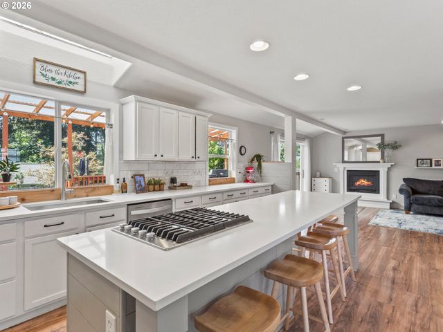 724 E 7TH St, La Center, WA 98629