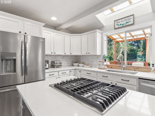 724 E 7TH St, La Center, WA 98629