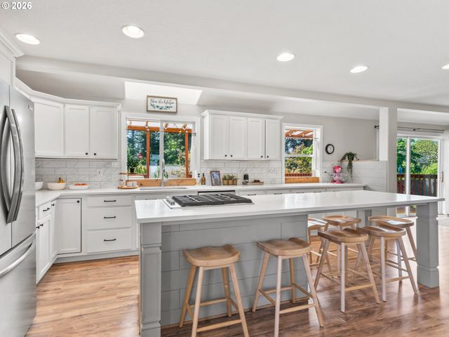 724 E 7TH St, La Center, WA 98629