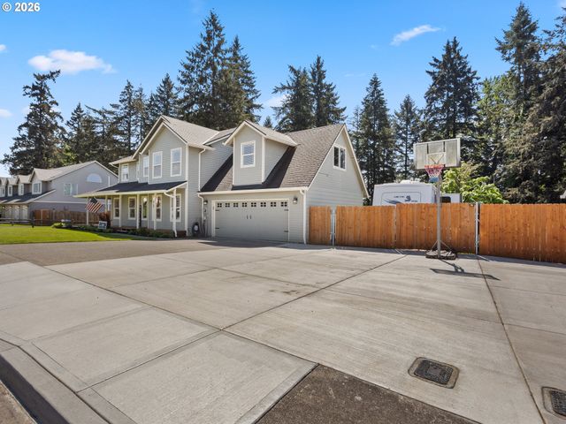 724 E 7TH St, La Center, WA 98629