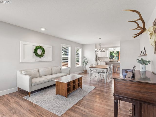 724 E 7TH St, La Center, WA 98629