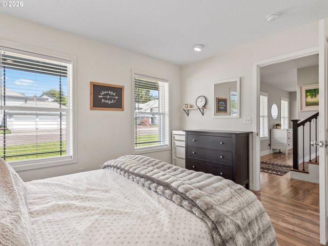 724 E 7TH St, La Center, WA 98629