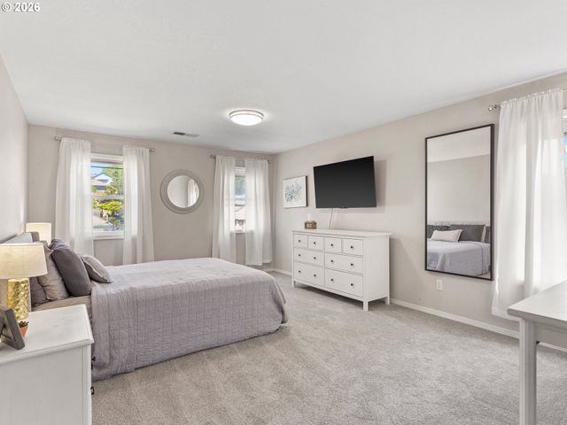 724 E 7TH St, La Center, WA 98629