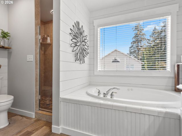 724 E 7TH St, La Center, WA 98629