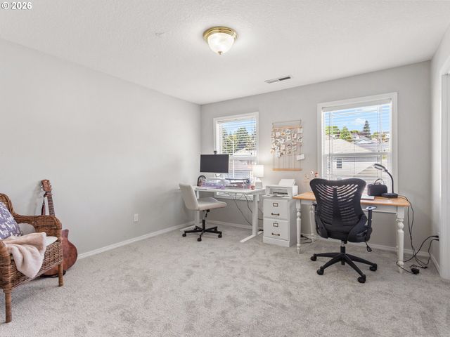 724 E 7TH St, La Center, WA 98629