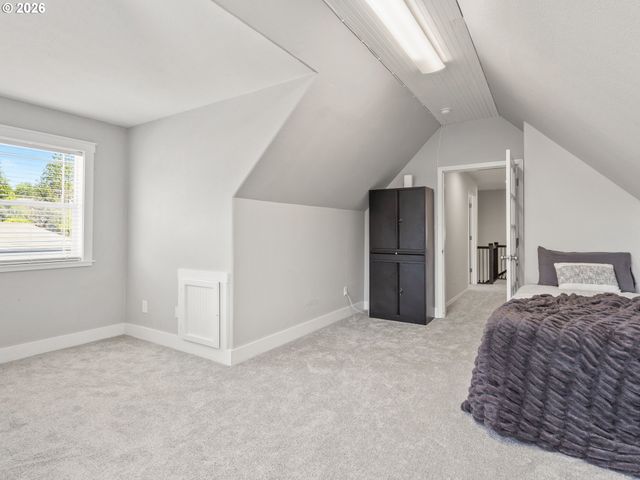 724 E 7TH St, La Center, WA 98629