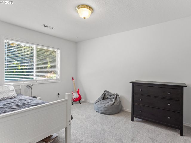 724 E 7TH St, La Center, WA 98629