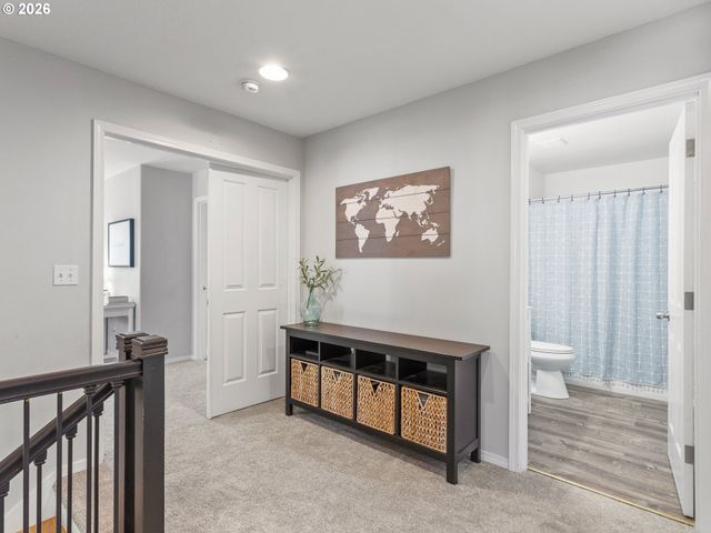 724 E 7TH St, La Center, WA 98629