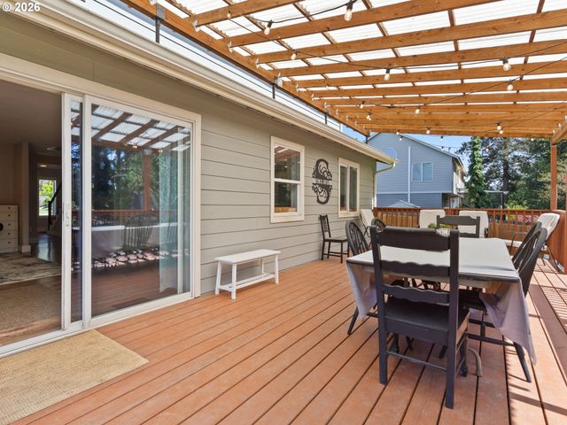 724 E 7TH St, La Center, WA 98629