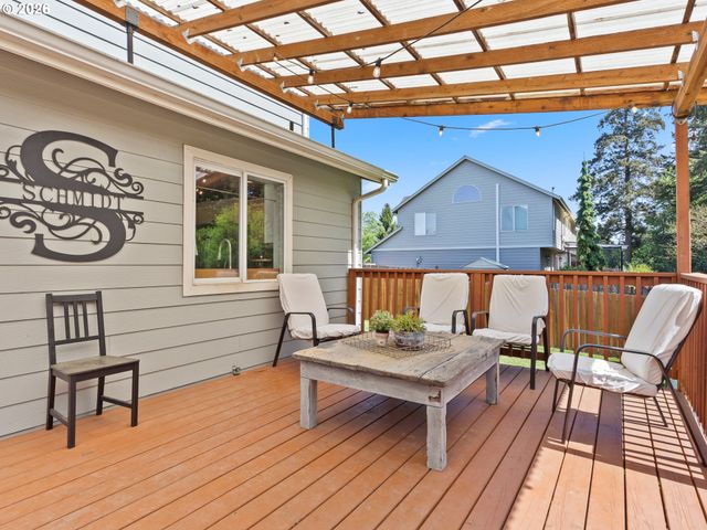 724 E 7TH St, La Center, WA 98629