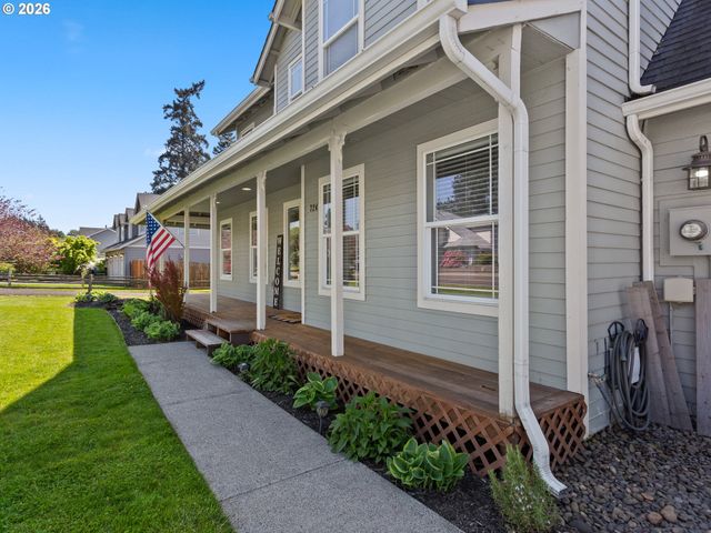 724 E 7TH St, La Center, WA 98629
