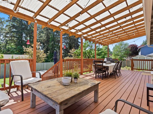 724 E 7TH St, La Center, WA 98629