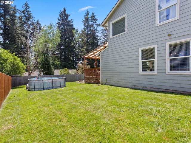 724 E 7TH St, La Center, WA 98629