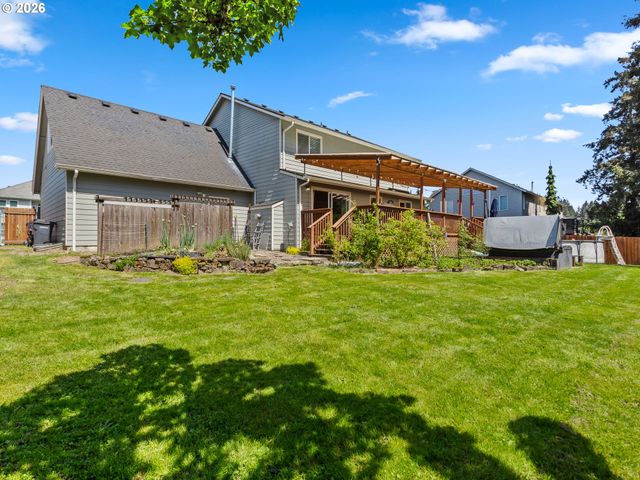724 E 7TH St, La Center, WA 98629