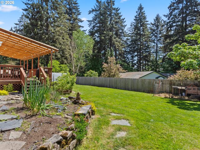 724 E 7TH St, La Center, WA 98629