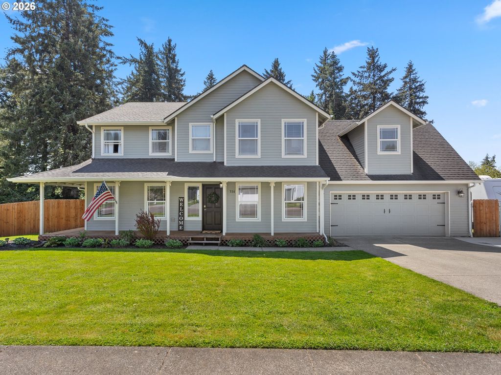 724 E 7TH St, La Center, WA 98629