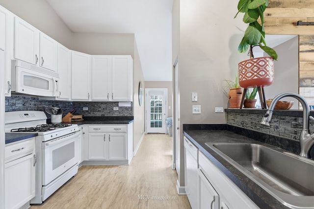 2460 Golf Ridge Circle 2460, Naperville, IL 60563